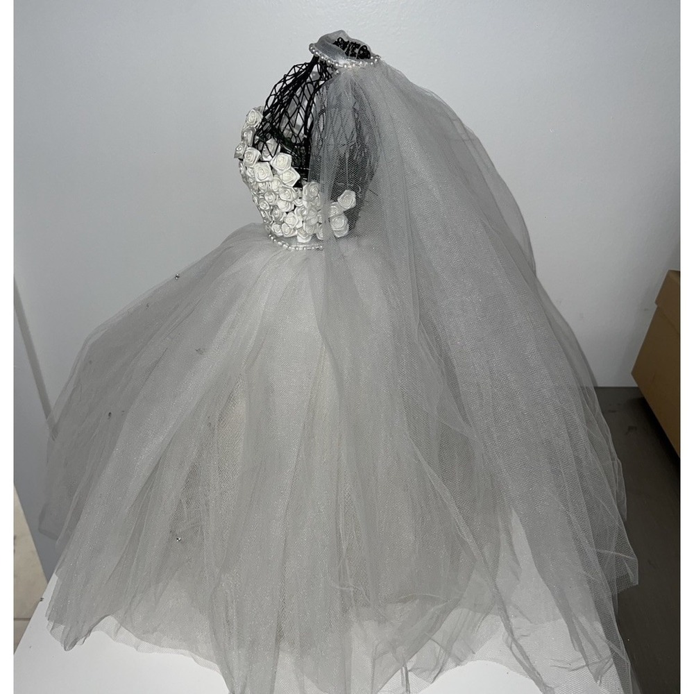 (5N)Miniature White Wedding Gown & Veil on Wire Dressform Table‎ Display Figure